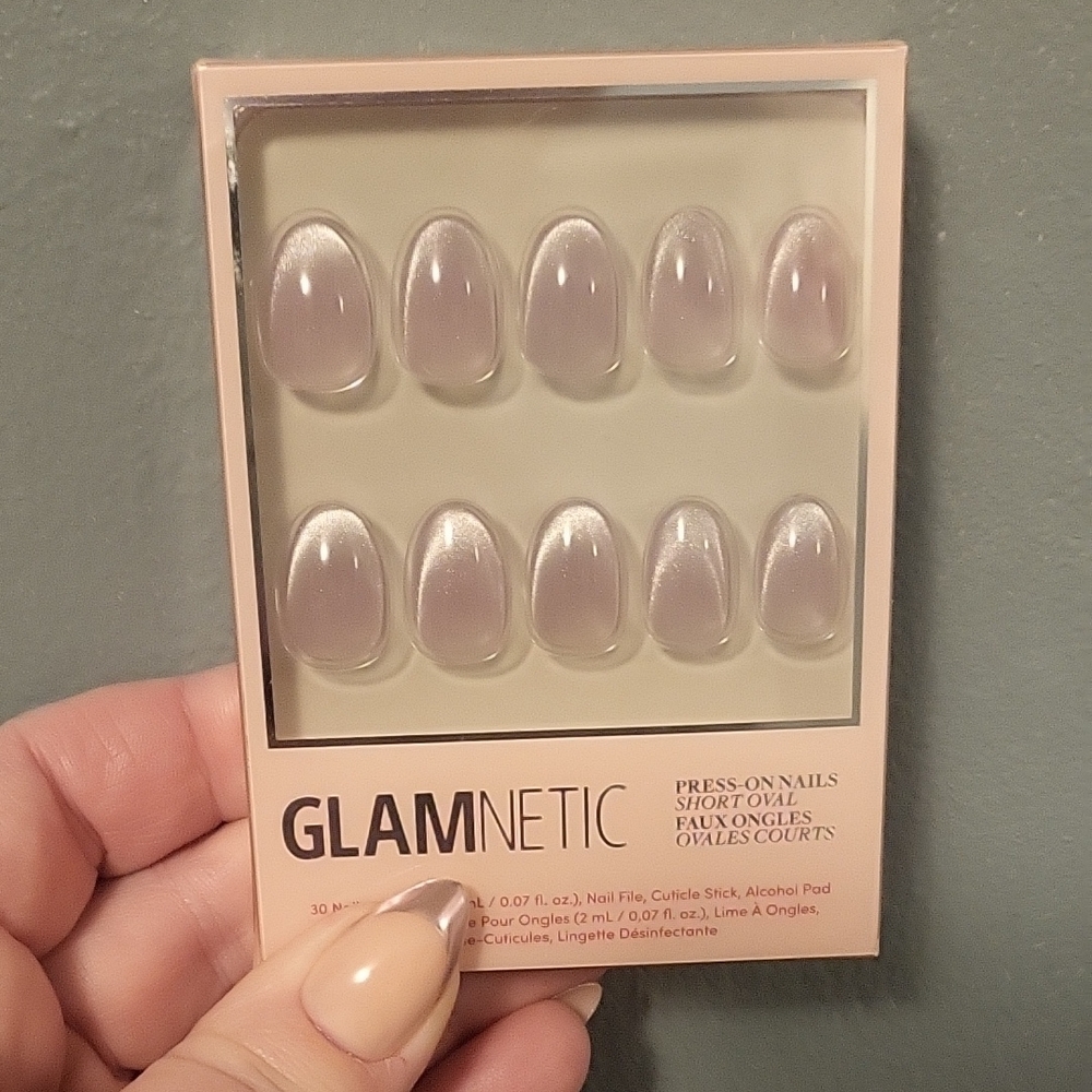 Press-On Nails - Short Oval in Fairy Dust